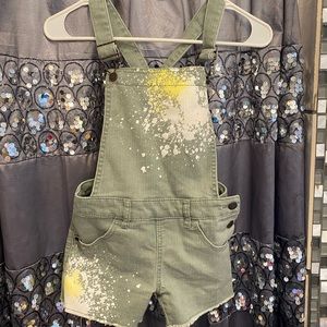 Cat & Jack olive paint splatter shortalls M
